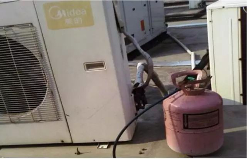 长沙中央空调不规范的安装效果图